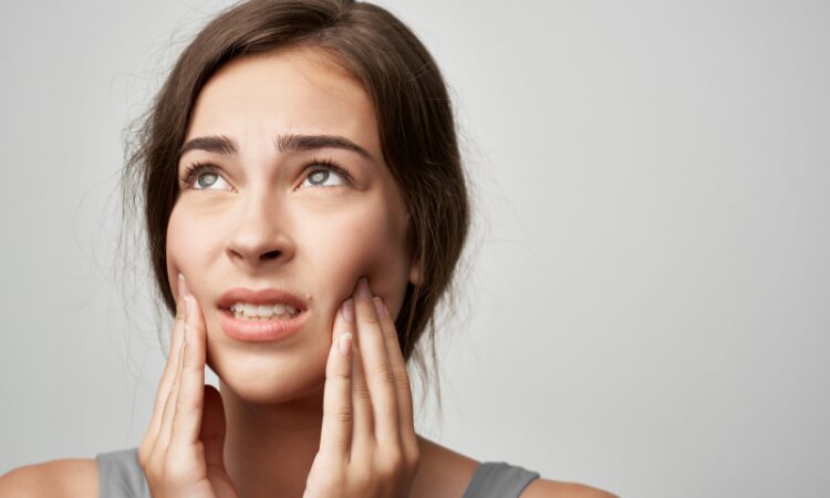 Understanding when to see a dentist for jaw pain could save you from future complications and worsening symptoms.